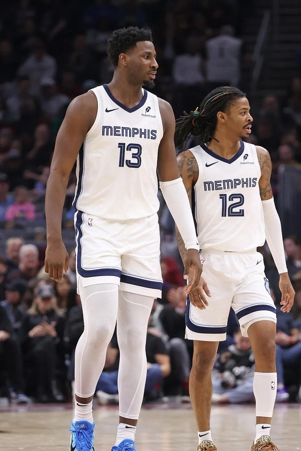 雄鹿vs灰熊：米尔顿逆天上篮，雄鹿大胜灰熊