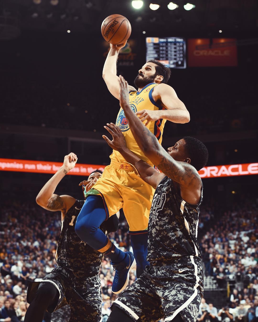 包含某球队后卫表现神勇,为球队锁定胜利的词条 包含某球队后卫表现神勇,为球队锁定胜利的词条