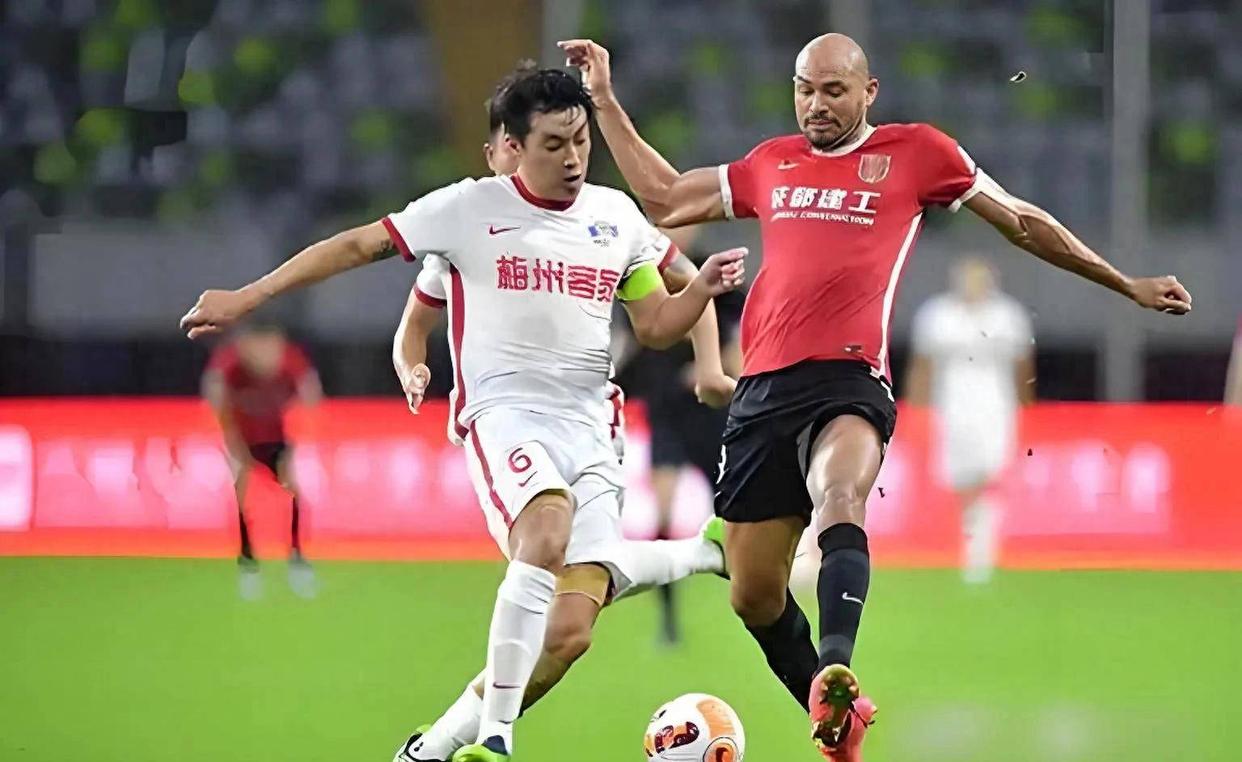 包含爆料揭秘:十人以上梯队齐聚,强队争夺胜利悬念重重的词条 包含爆料揭秘:十人以上梯队齐聚,强队争夺胜利悬念重重的词条